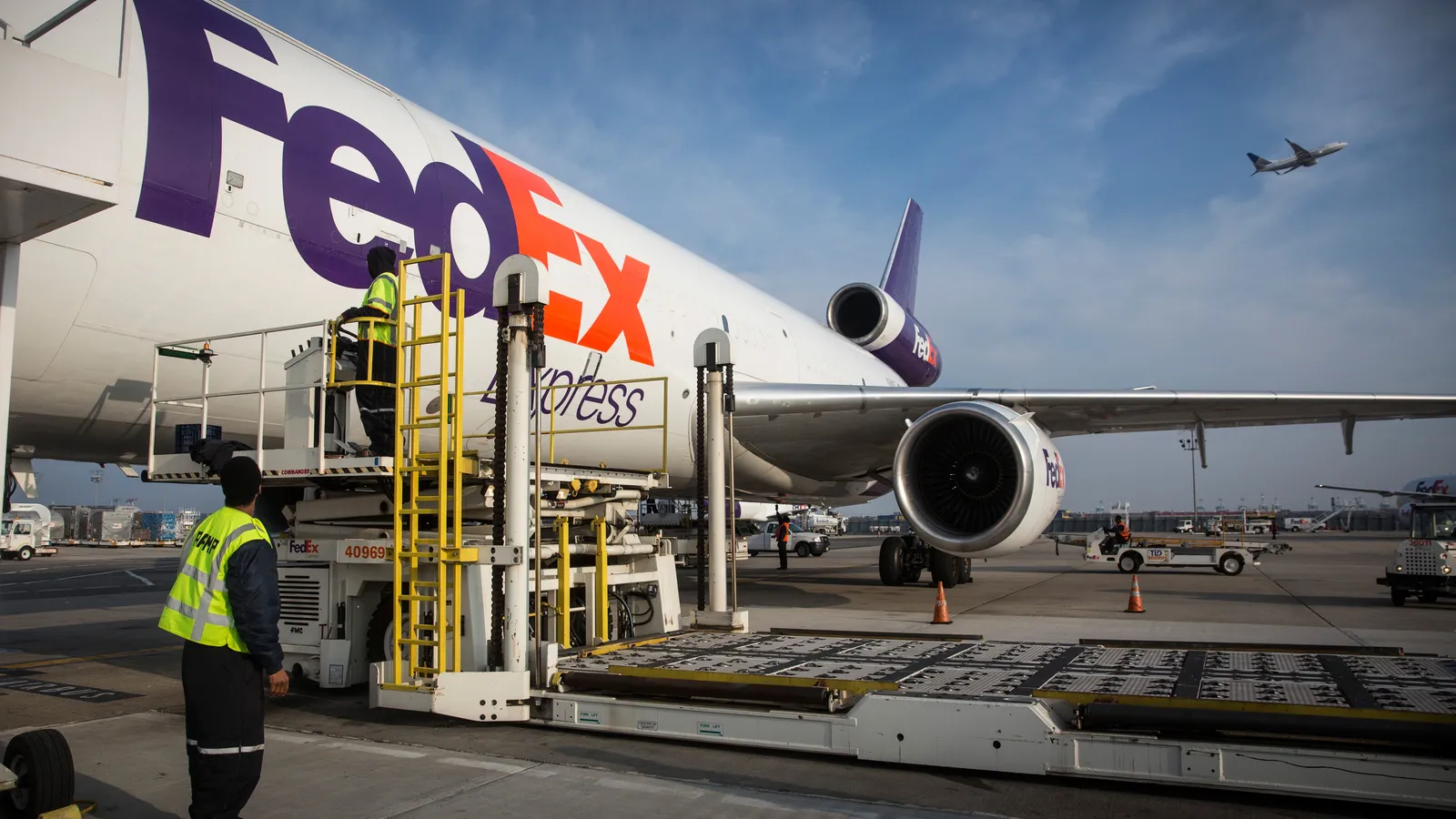 China to KSA air shipping by sea door to door service by kapoklog Logistics 3PL China to KSA air shipping by sea door to door service by kapoklog Logistics 3PL